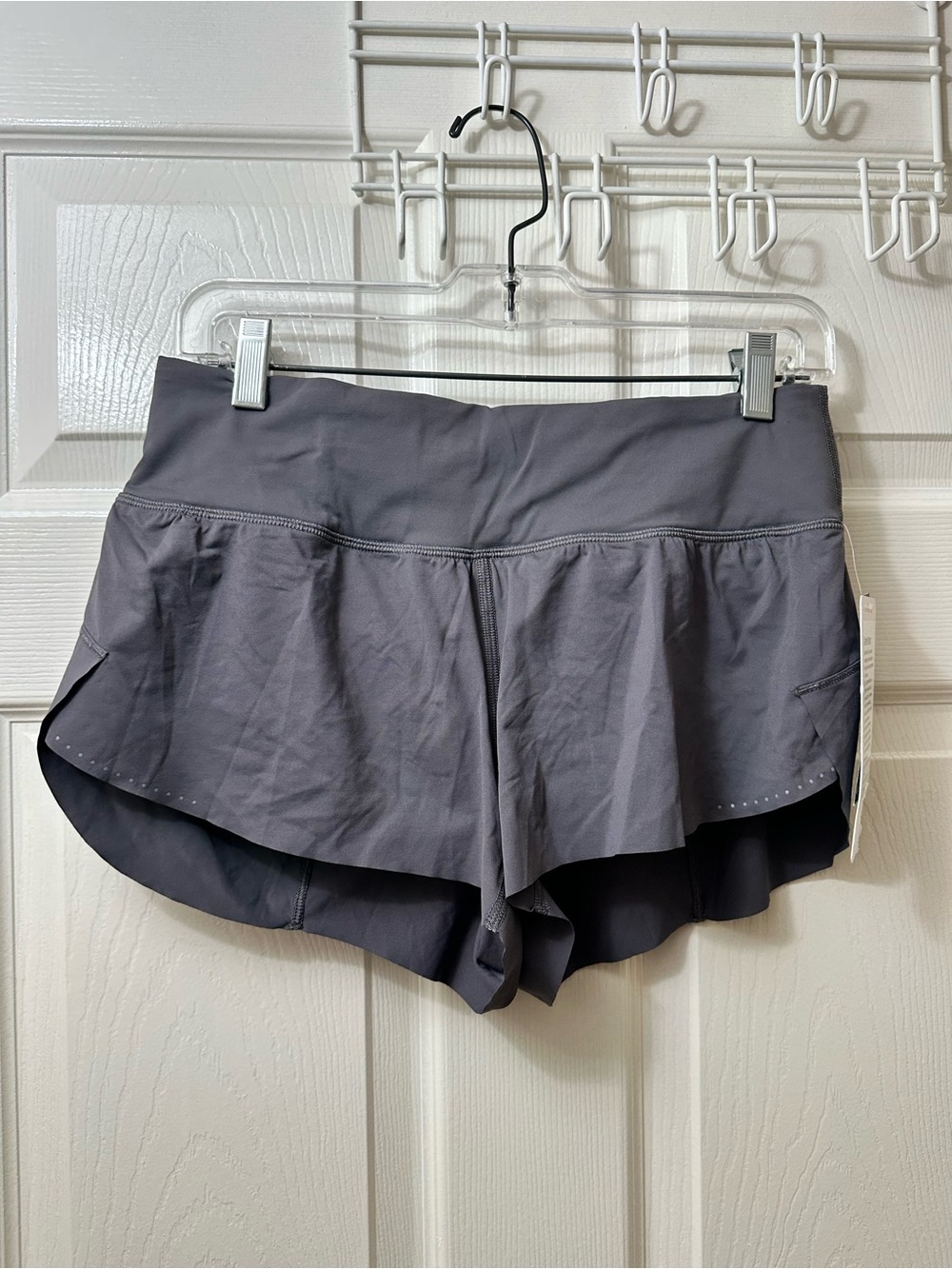 Lululemon Chase Me Shorts Size 6 NWT